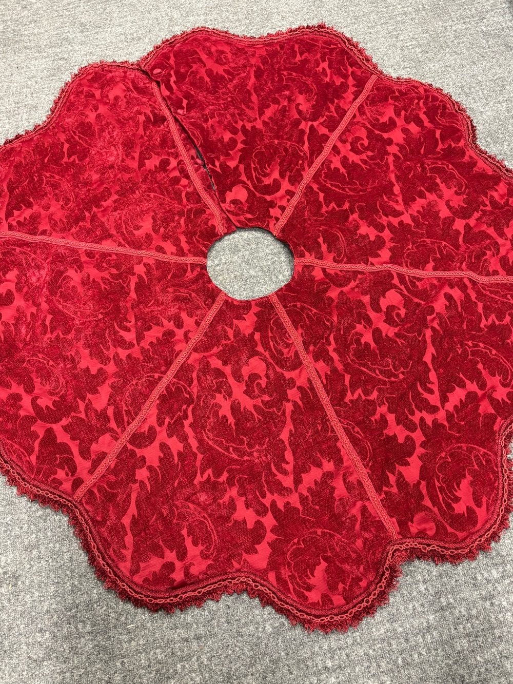 Gorgeous Red Velvet Damask Christmas Tree Skirt One Flawed Buttom